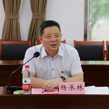 山东pp电子模拟器集团党委书记杨承林同志与新入党同志进行集体谈话